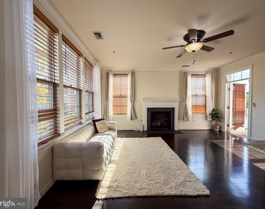 13723 Neil Armstrong Avenue - Photo Thumbnail 7