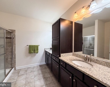 13723 Neil Armstrong Avenue - Photo Thumbnail 16