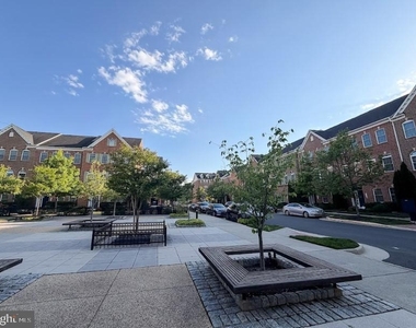 13723 Neil Armstrong Avenue - Photo Thumbnail 21