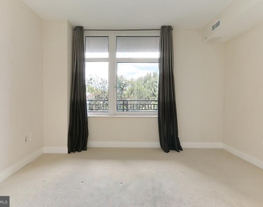 8220 Crestwood Heights Drive - Photo Thumbnail 23