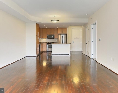 8220 Crestwood Heights Drive - Photo Thumbnail 18