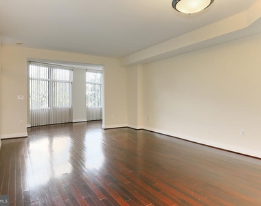 8220 Crestwood Heights Drive - Photo Thumbnail 15