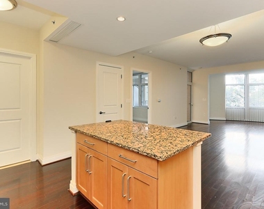 8220 Crestwood Heights Drive - Photo Thumbnail 13
