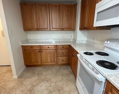 200 N Pickett Street - Photo Thumbnail 4