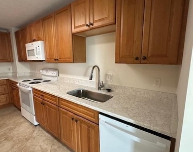 200 N Pickett Street - Photo Thumbnail 7
