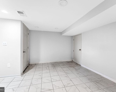 715 N George Mason Drive - Photo Thumbnail 17