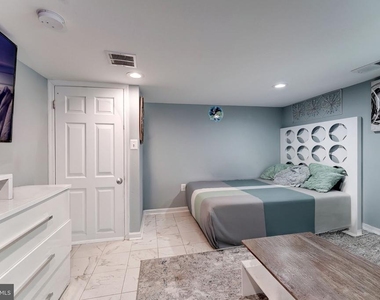 715 N George Mason Drive - Photo Thumbnail 22