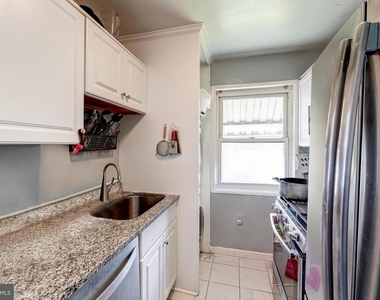 715 N George Mason Drive - Photo Thumbnail 4