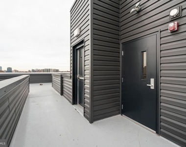 901 Leland - Photo Thumbnail 23