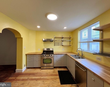 1211 Daly Street - Photo Thumbnail 7