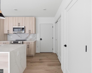 208 Vine Street - Photo Thumbnail 2