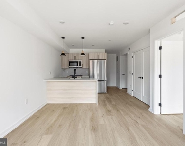 208 Vine Street - Photo Thumbnail 2