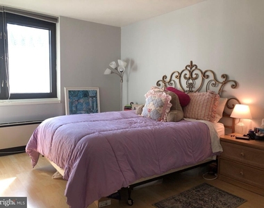 1420 Locust Street - Photo Thumbnail 5