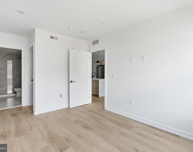 208 Vine Street - Photo Thumbnail 10