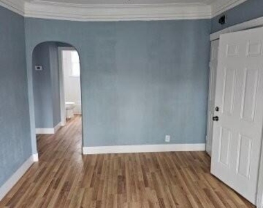 2411 W Grand Street - Photo Thumbnail 6