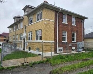 2417 W Grand Street - Photo Thumbnail 7