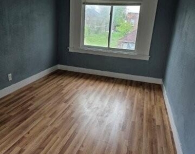 2417 W Grand Street - Photo Thumbnail 4