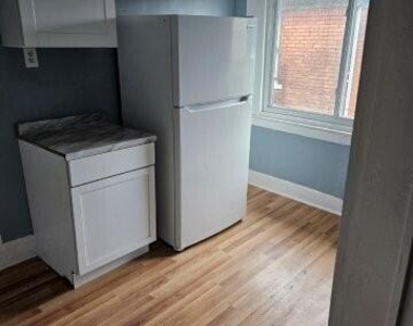 2417 W Grand Street - Photo Thumbnail 3