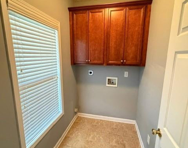 3058 Candlelight Drive - Photo Thumbnail 2