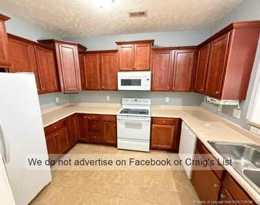 3058 Candlelight Drive - Photo Thumbnail 4