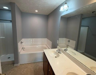 3058 Candlelight Drive - Photo Thumbnail 11