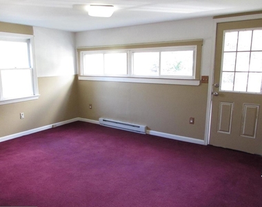 907 Middle Street - Photo Thumbnail 4