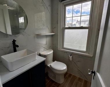 56 N New Ardmore Avenue - Photo Thumbnail 5