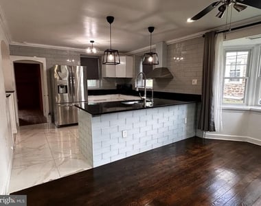 56 N New Ardmore Avenue - Photo Thumbnail 10