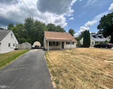 1008 Terrace Boulevard - Photo Thumbnail 1