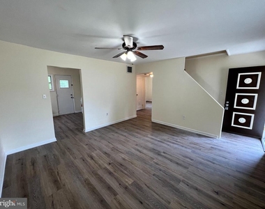 1008 Terrace Boulevard - Photo Thumbnail 3