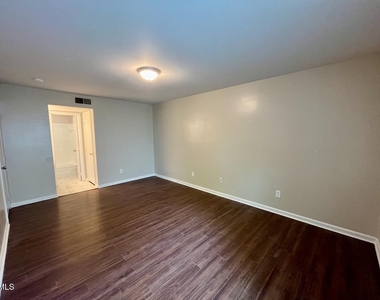4205 Greencastle Court - Photo Thumbnail 10