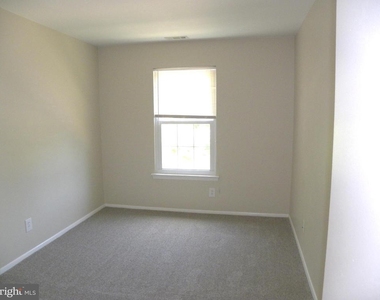 300 Mitten Lane - Photo Thumbnail 13