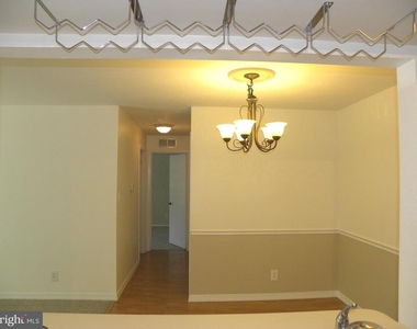 300 Mitten Lane - Photo Thumbnail 10