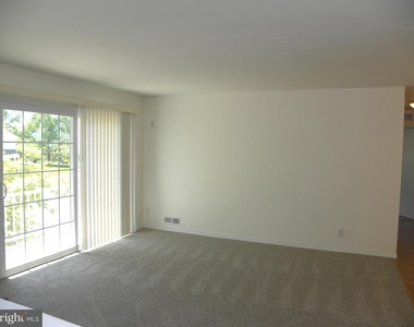 300 Mitten Lane - Photo Thumbnail 5