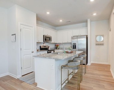 101 Decatur Drive - Photo Thumbnail 19