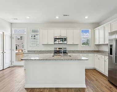 101 Decatur Drive - Photo Thumbnail 14