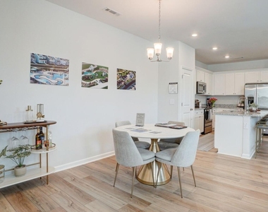 101 Decatur Drive - Photo Thumbnail 13