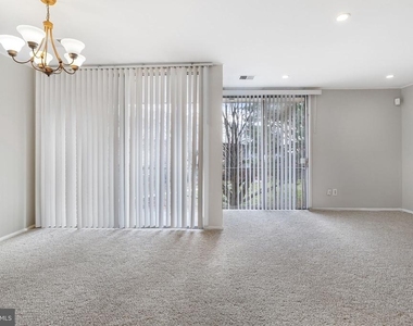 10239 Prince Place - Photo Thumbnail 6