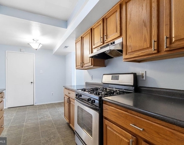 10239 Prince Place - Photo Thumbnail 14