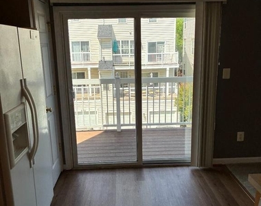 313 Cross Green Street - Photo Thumbnail 8