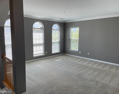 313 Cross Green Street - Photo Thumbnail 3