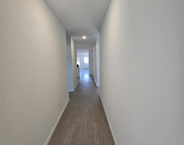 2304 Blizzard Dr - Photo Thumbnail 17