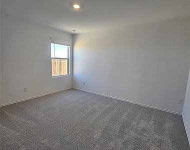 2304 Blizzard Dr - Photo Thumbnail 13