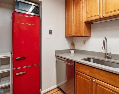 2110 Bonnywood Lane - Photo Thumbnail 7