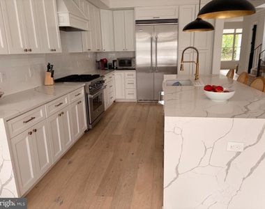 153 Quincy Street - Photo Thumbnail 11