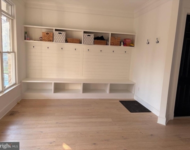 153 Quincy Street - Photo Thumbnail 8
