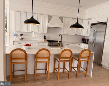 153 Quincy Street - Photo Thumbnail 10