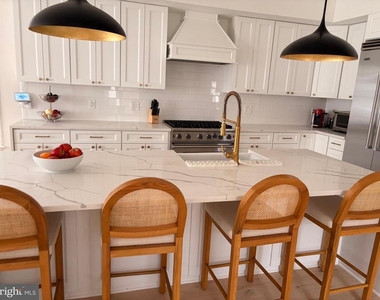 153 Quincy Street - Photo Thumbnail 12