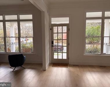 153 Quincy Street - Photo Thumbnail 4