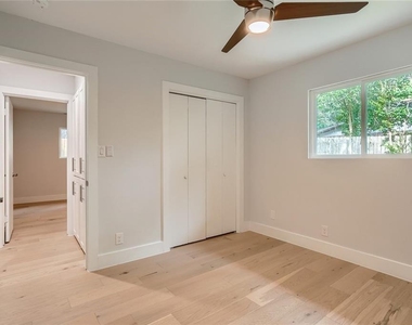 6204 Shadow Valley Dr - Photo Thumbnail 14